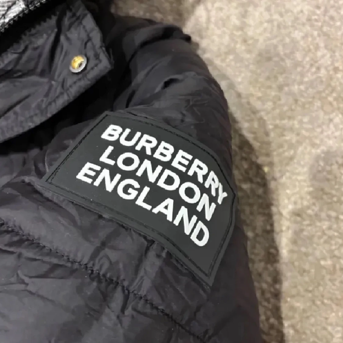 Svart pufferjacka från Burberry - 2