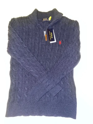 Ralph Lauren Polo quarter zip stickad tröja - Helt ny, oanvänd i perfekt skick, kommer med tags! Storlek M, blå