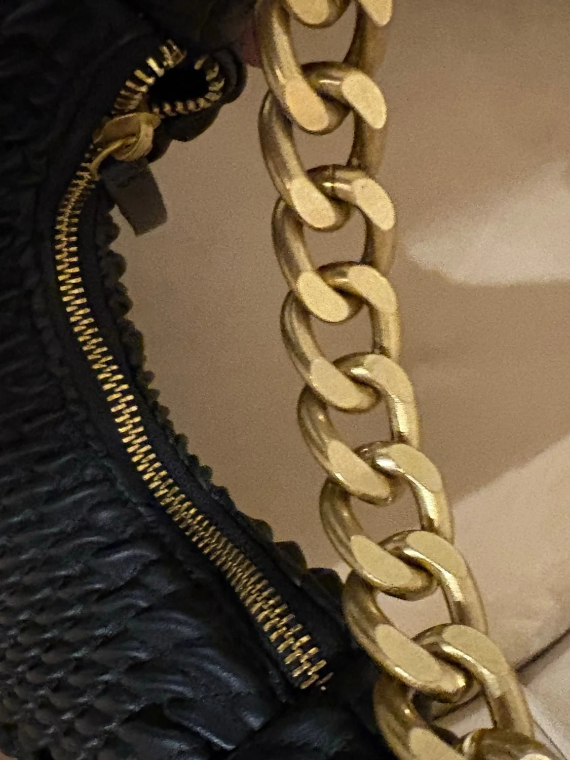 Svart handväska med kedjehandtag - 2