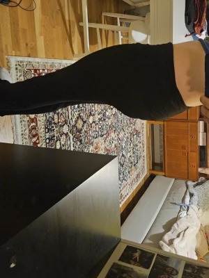 Svarta yogabyxor - Säljer ett par svarta yogabxor, jättesköna!!
