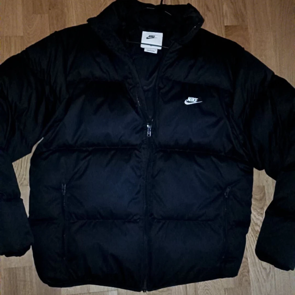 Svart vinterjacka  från Nike  - 1