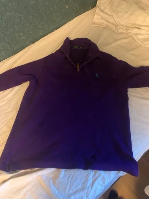 Ralph lauren halfzip - Den är i mycket bra skick och i storleken L