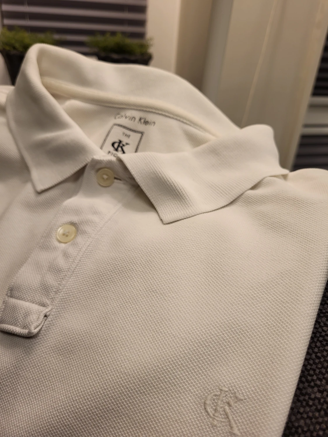 Vit pikétröja från Calvin Klein M