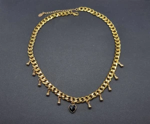 Handgjort halsband med hjärta  - Material-rostfritt stål.  Nickel fri.  Kedjetjocklek-7mm