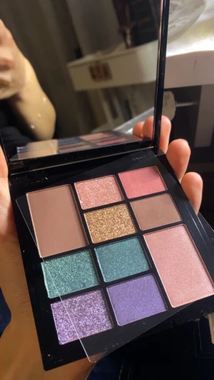 Ögonskugga palett - En ögonskuggspalett med olika färger, Oanvänd