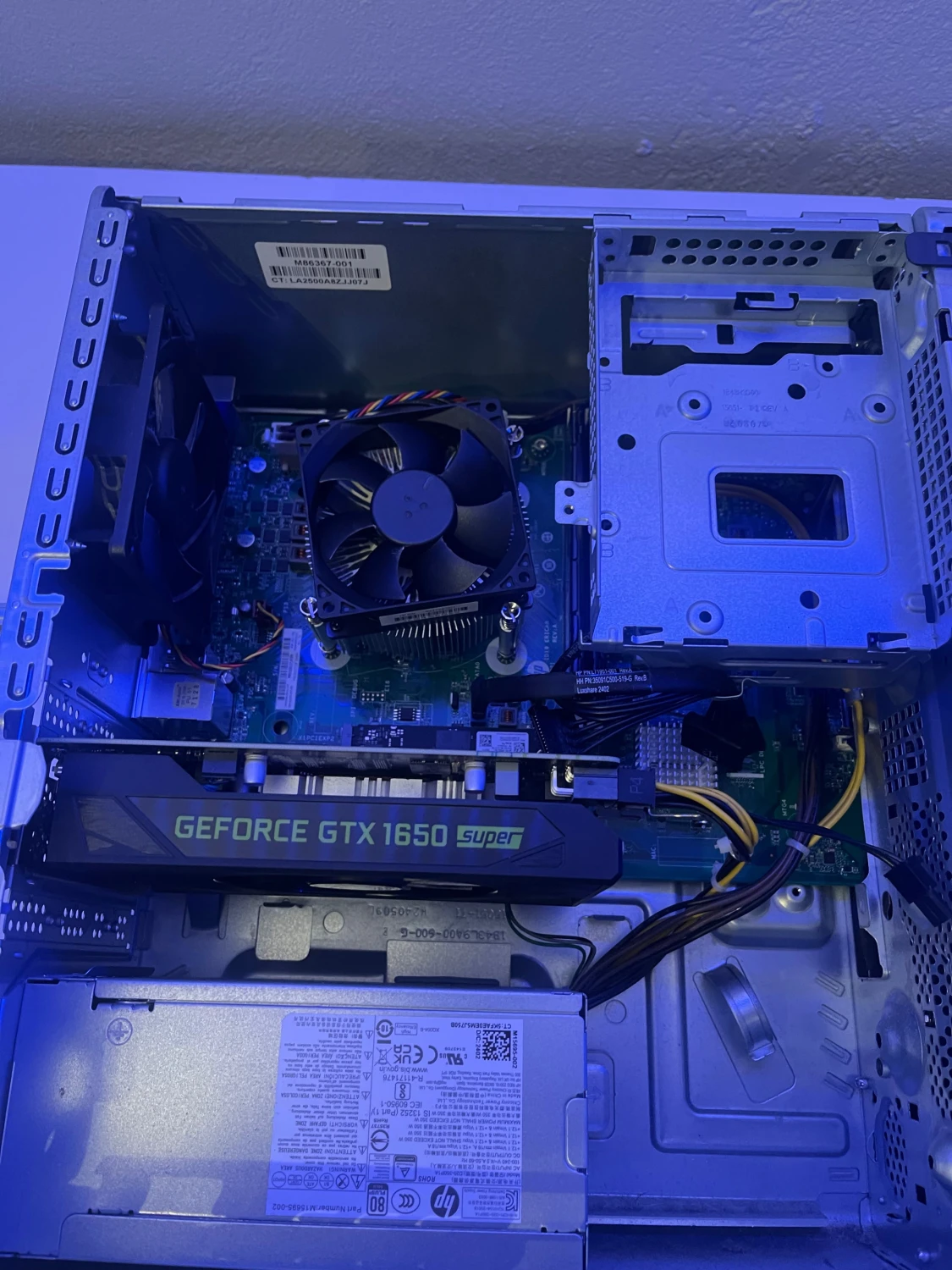 HP Victus 15L – Fint skick, uppgraderad och redo att spela!