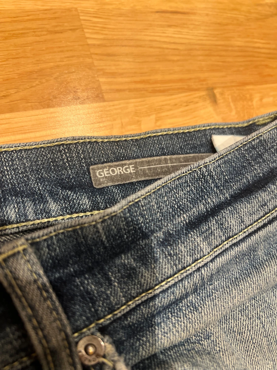 Dondup George med slitningar - 2