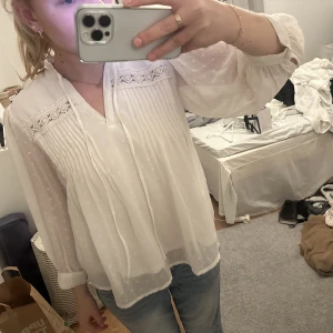Blus  - Super fin blus (sydd, syns på sista bilden) 