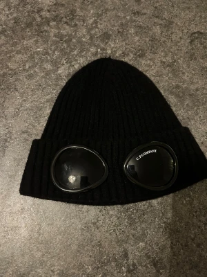 C.P.COMPANY MÖSSA - Bra skick, säljer den för att jag sällan använt den!