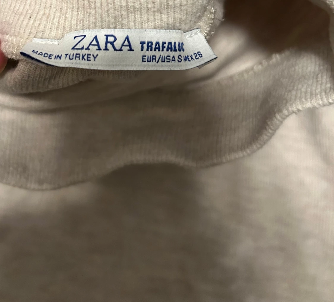 Beige ribbad polotopp från Zara - 1