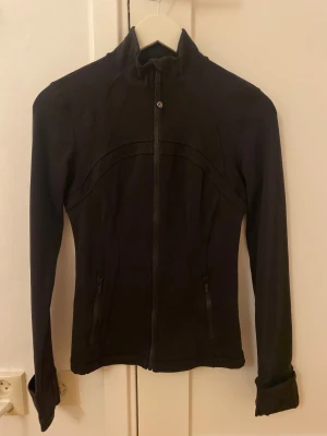 Lululemon define jacket - Helt ny lululemon define jacket i färgen svart. Har tyvärr inte kvar prislappen