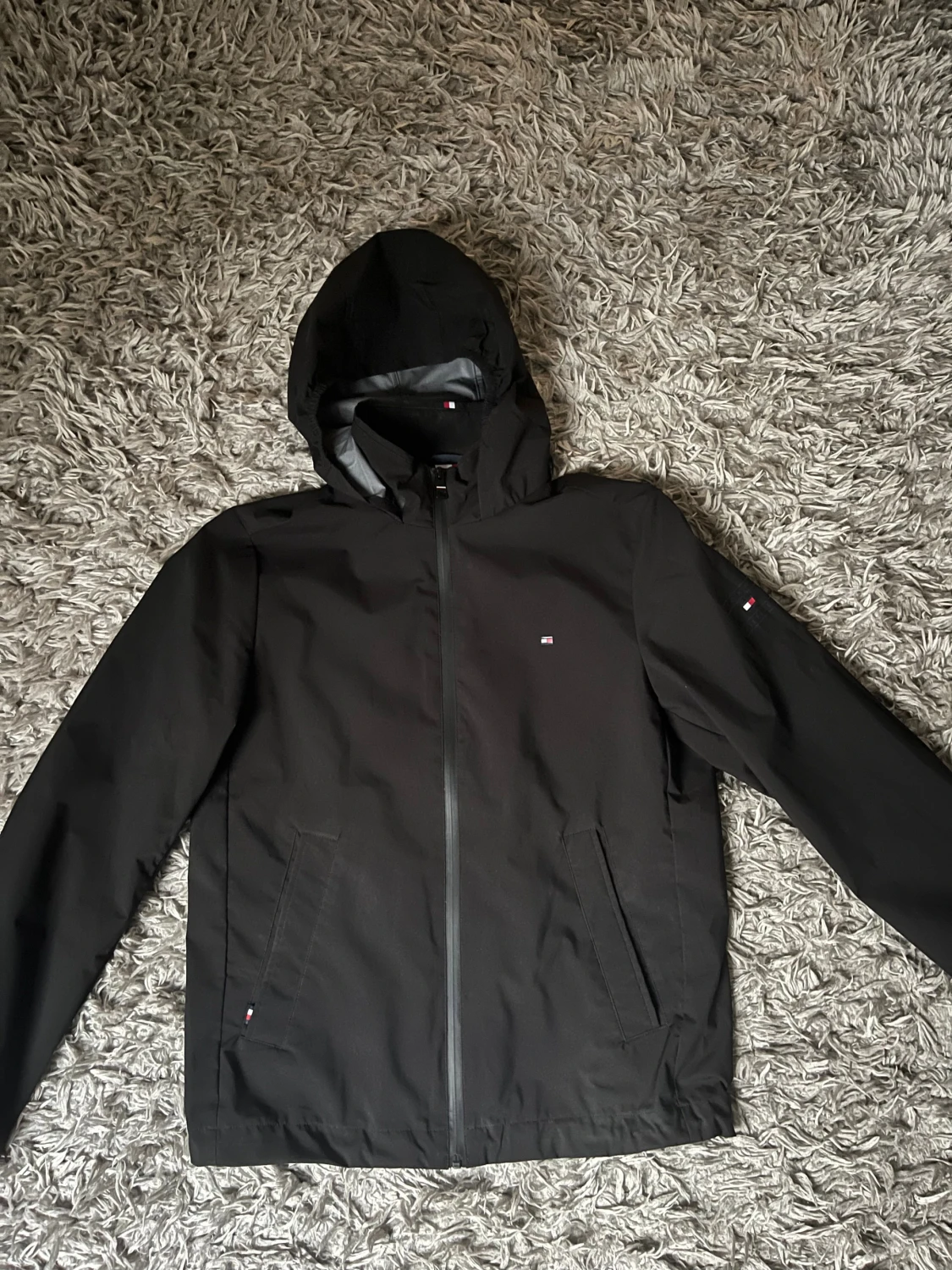 Svart vindjacka Tommy Hilfiger XS