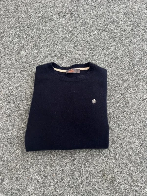 Stickad tröja från morris - Stickad ull tröja från morris, sitter som XS-S. Står L i den men har krympt i tvätten.