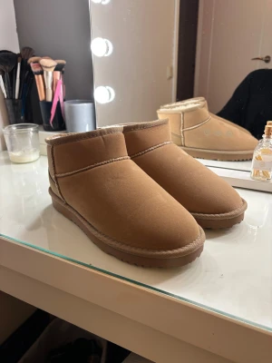 Vinterskor - Supersköna och varma vinterskor från Nelly! De är aldrig använda då de var i fel storlek. I princip slutsålda i alla storlekar💕