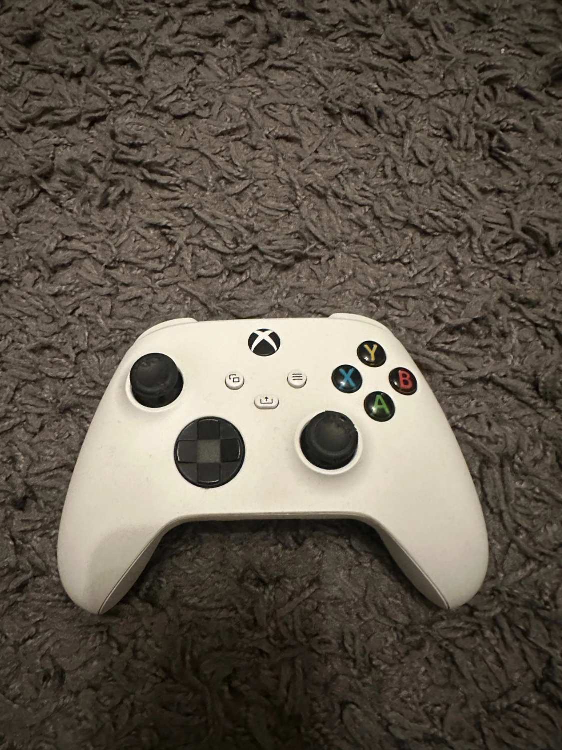 Xbox Series S med två kontroller - 3