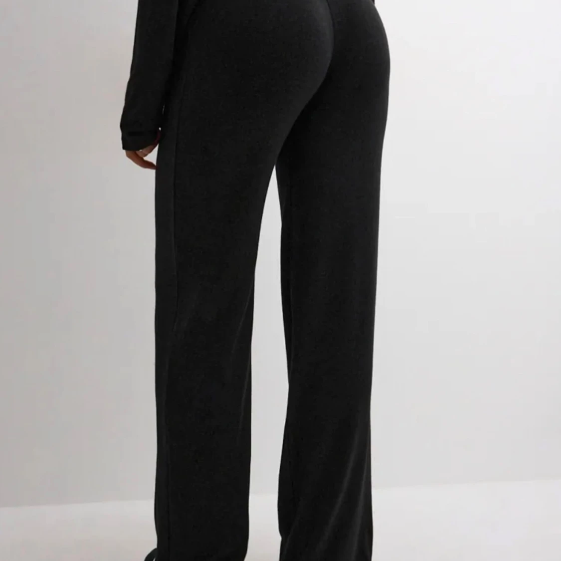 Svarta mjukisbyxor från Nelly  - 2