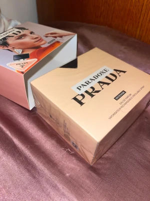 Prada parfym  - Prada PARADOXE INTENSE EAU DE PARFUM 90 ML Helt nytt oöppnad eller använd