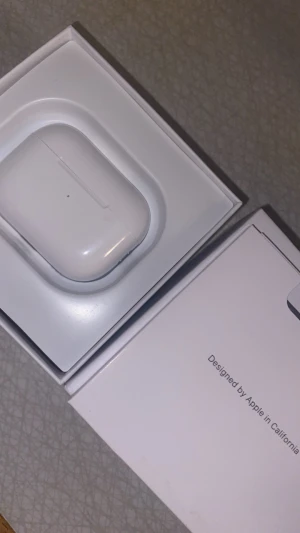 AirPods pro  - Säljer mina AirPods PRO kontakta om du vill diskutera om priset kanske om den är för mycket men kontakta så snabbt som möjligt 1.1 