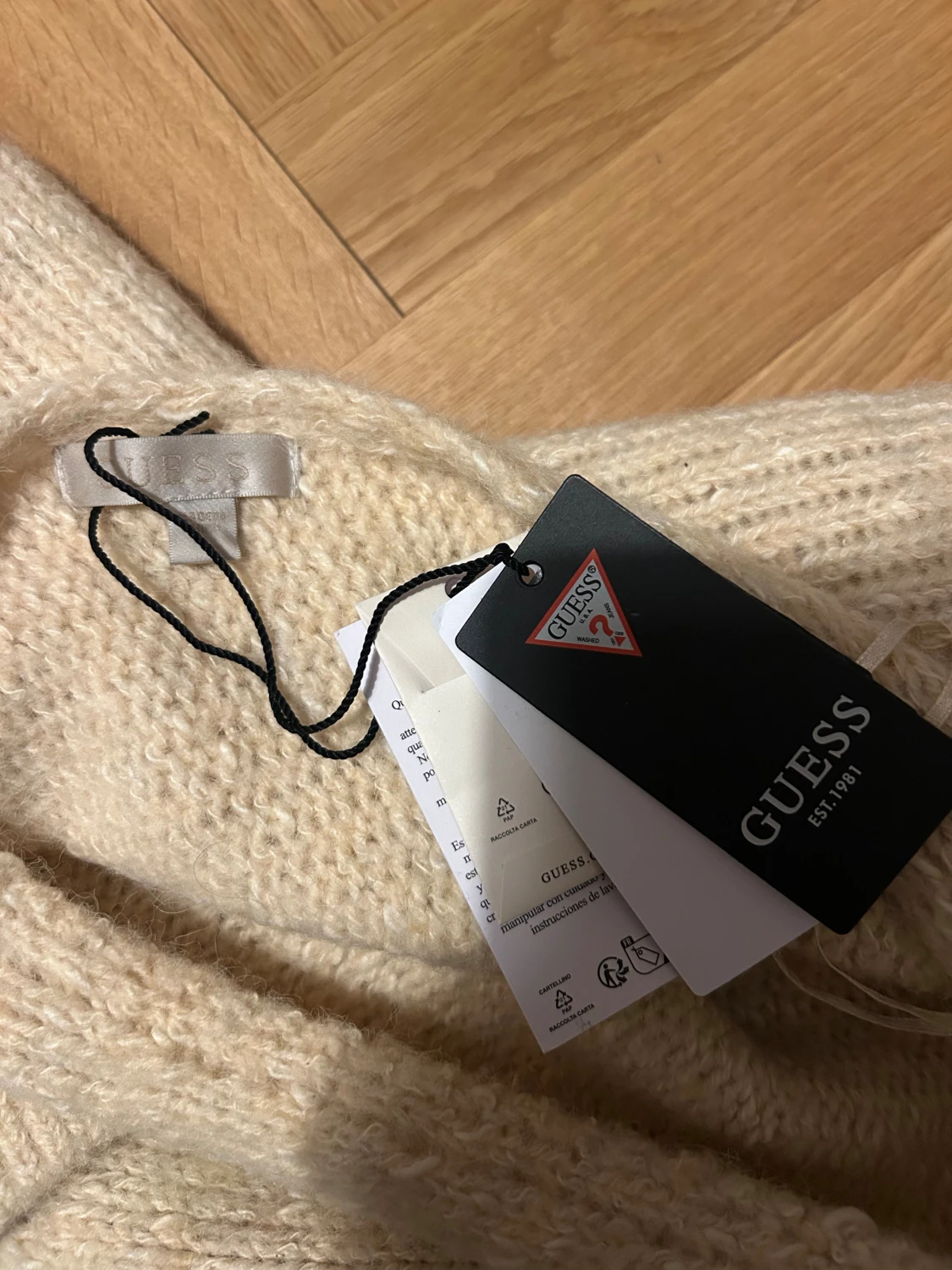 Stickad tröja från Guess - 3