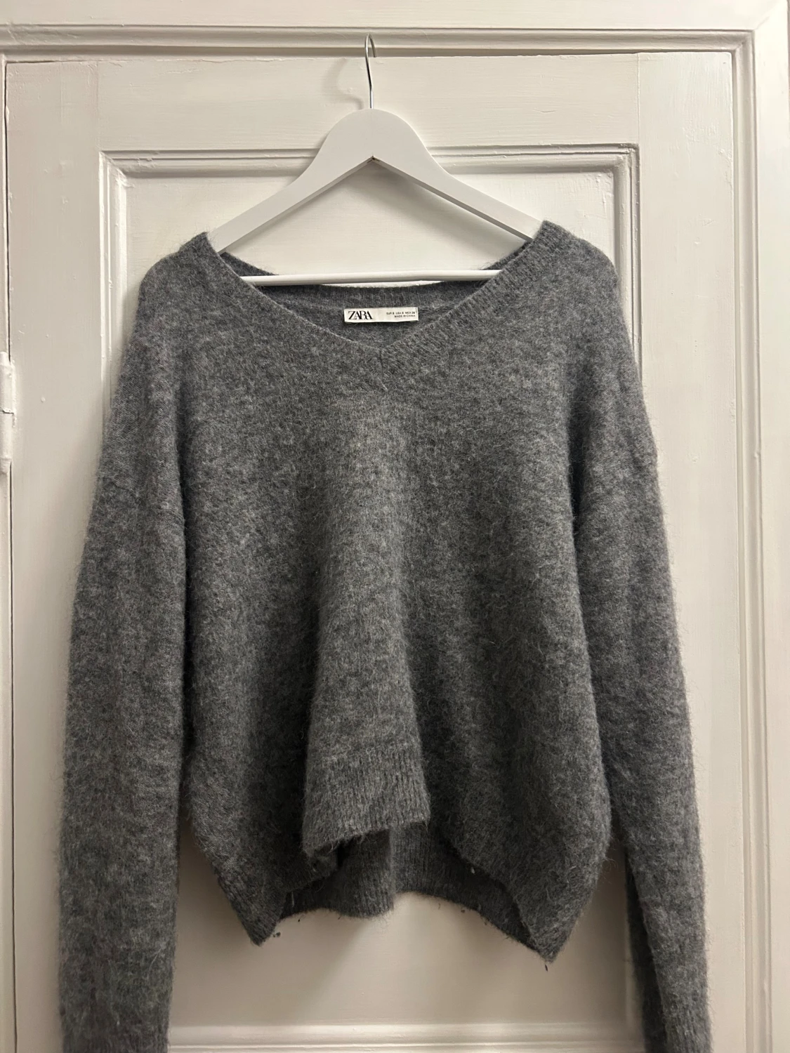 Grå finstickad tröja