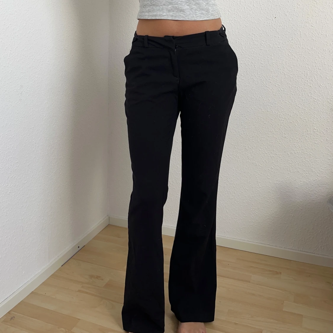 Utsvängda kostymbyxor