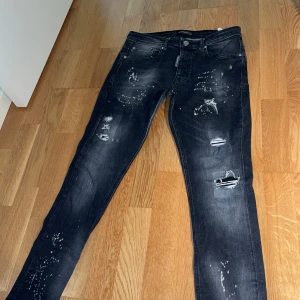 Svarta dsquared2 jeans - Svarta dsquared2 jeans