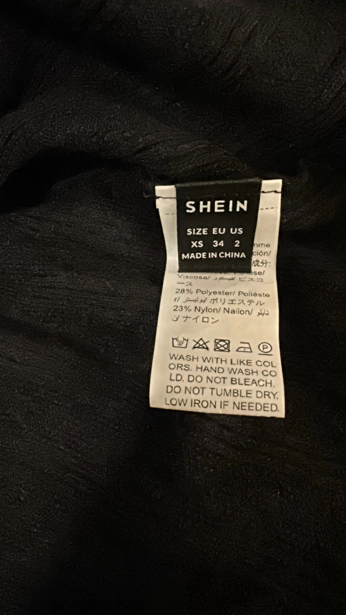 Svart långklänning med knappar från SHEIN - 2