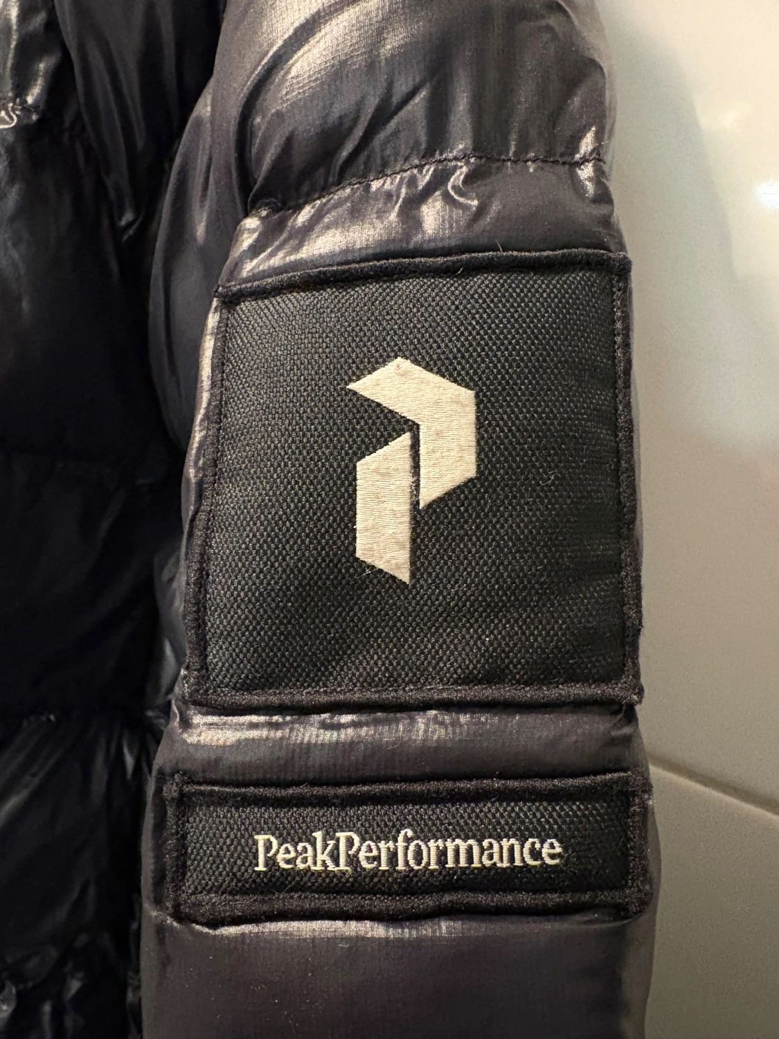 Svart Peak Performance dunjacka - 2