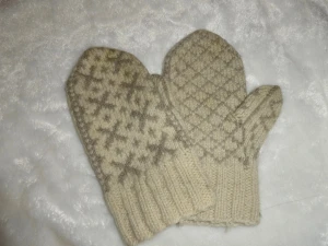 Vantar - Fina, stickade, ”rutiga”, vantar i beige och grå färg 