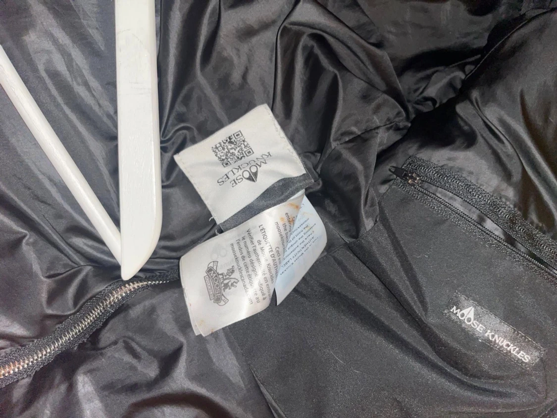 Svart dunjacka från Moose Knuckles - 3