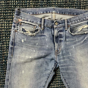 Ljusblå distressed från Denim & Supply - Helt nya! Lårvidd-30 Innerbenslängd 80 Fotvidd 18 Midja 44