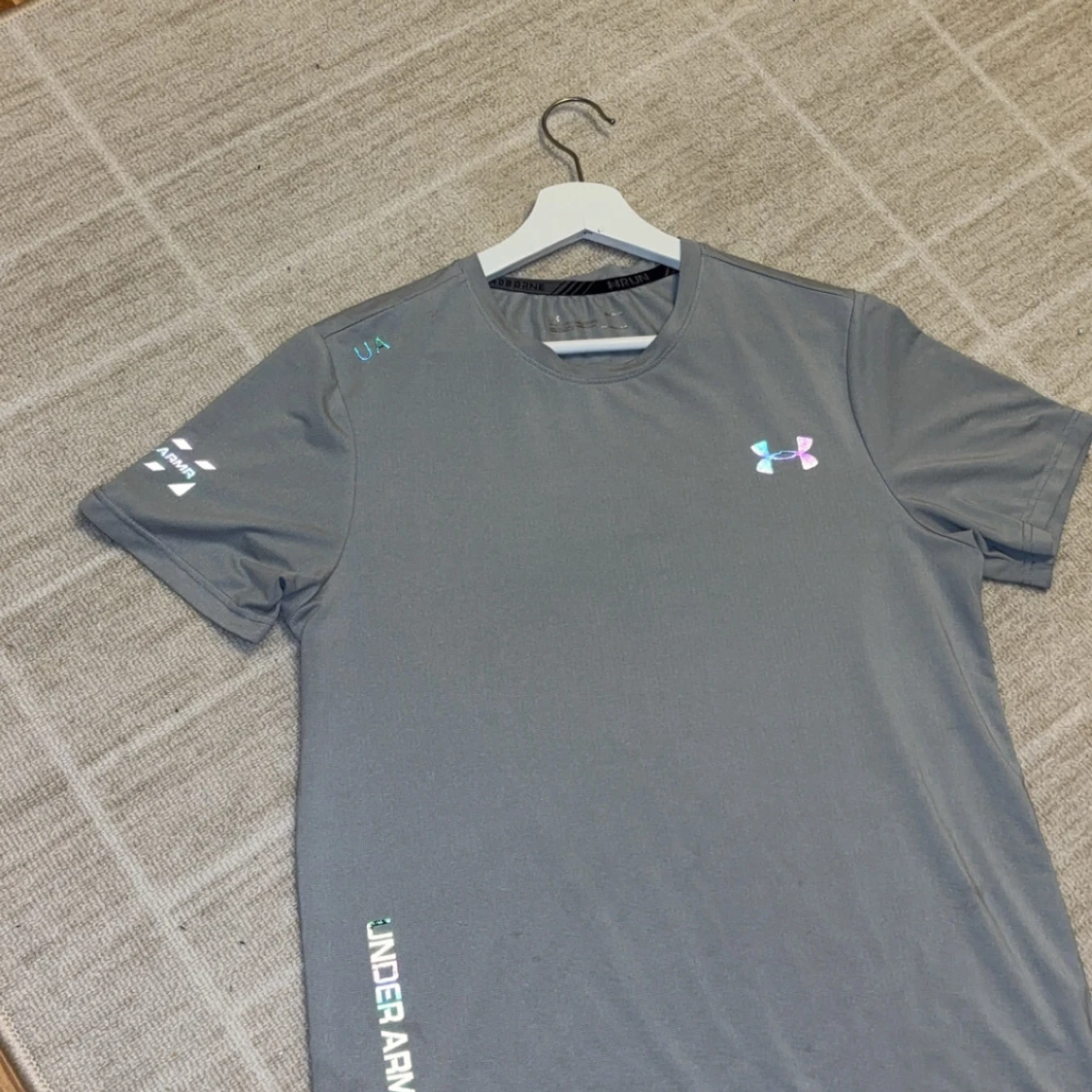 Grå Under Armour t-shirt slim fit