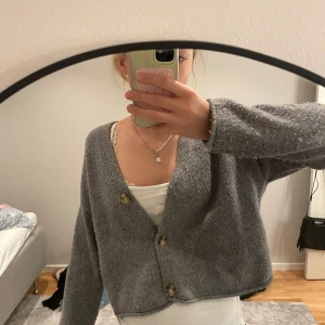 grå kofta - Fin grå kofta från zara!