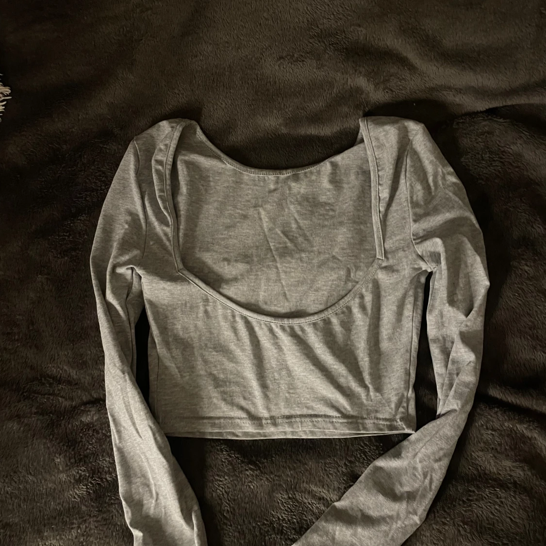 Grå croppad långärmad topp - 1