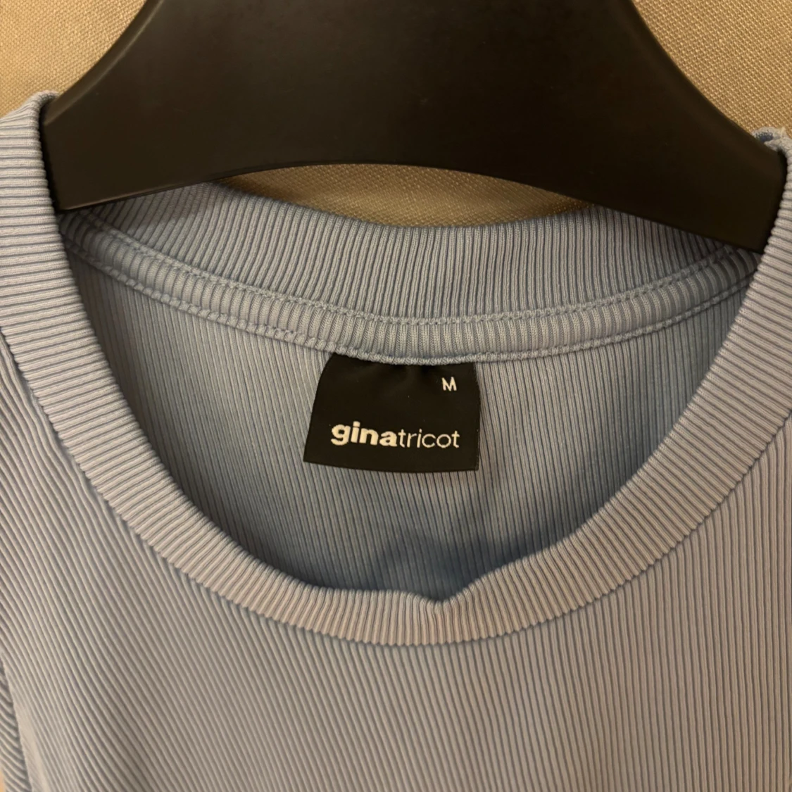 Ljusblå ribbad linnetopp Gina Tricot - 2