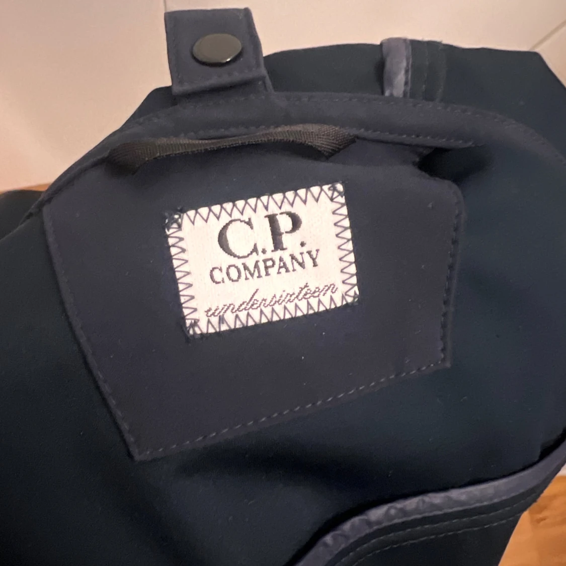 Mörkblå vindjacka från C.P. Company - 2