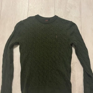 Morris tröja b - Fin tröja med ett litet hål i armhålan som ej syns när man har på sig den 