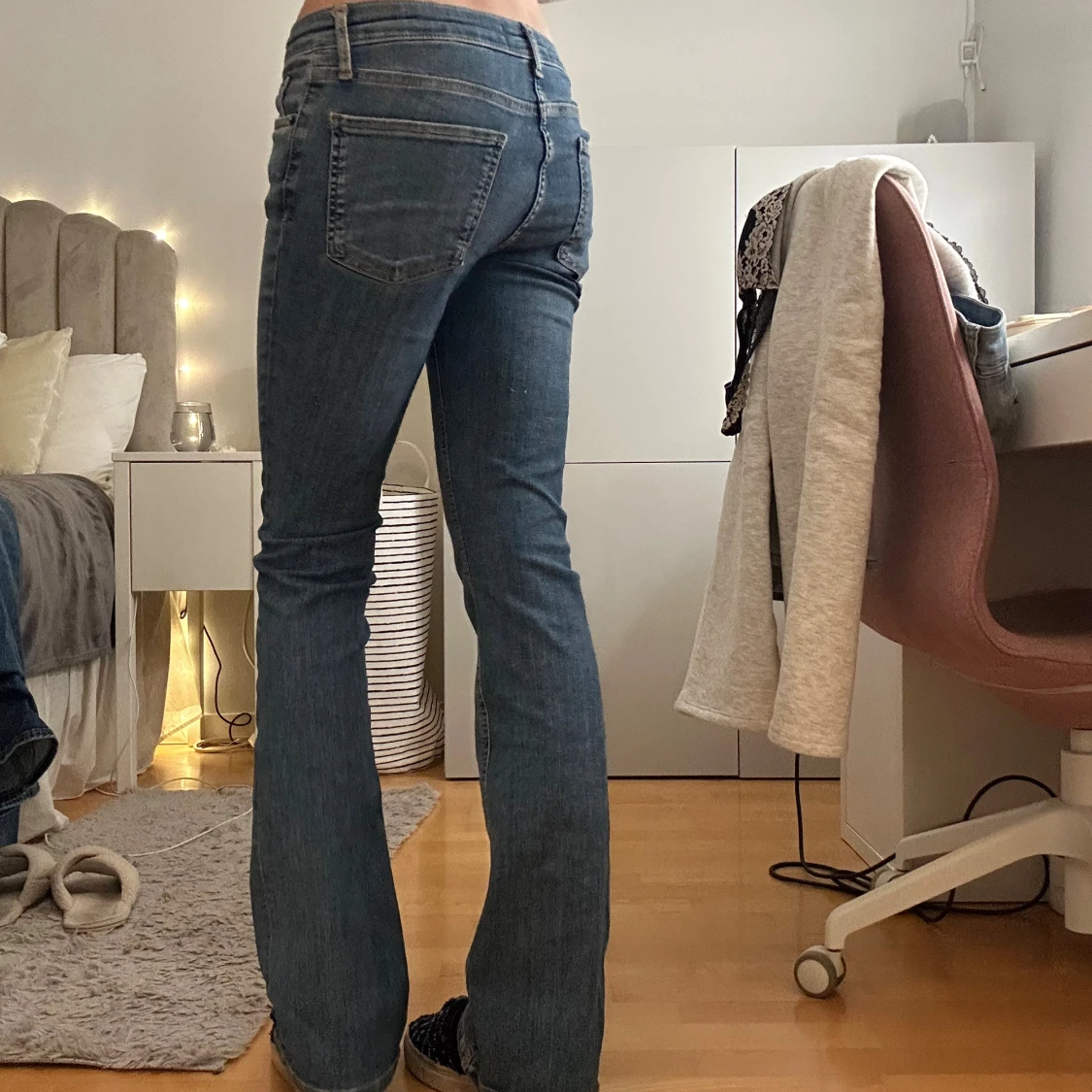 Blå bootcut jeans  - 2