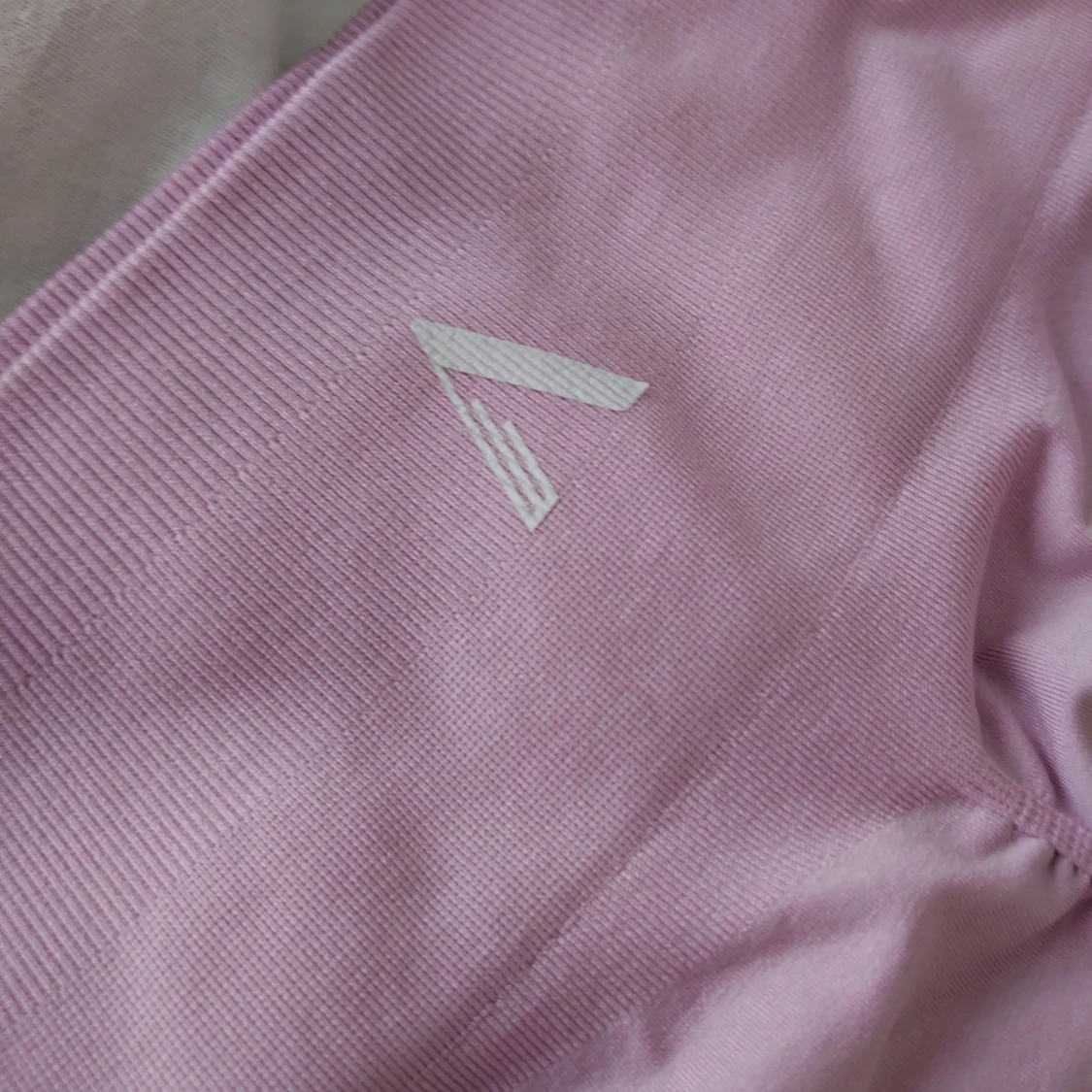 Ljusrosa träning shorts och topp  från Astani, stl M/L - 3