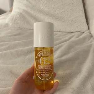 Brazilian Crush Cheirosa 62 Mist - Fräsch och trendig body mist med pistachio och saltad karamell. Perfekt för både hår och kropp. Volym: 240 ml. 