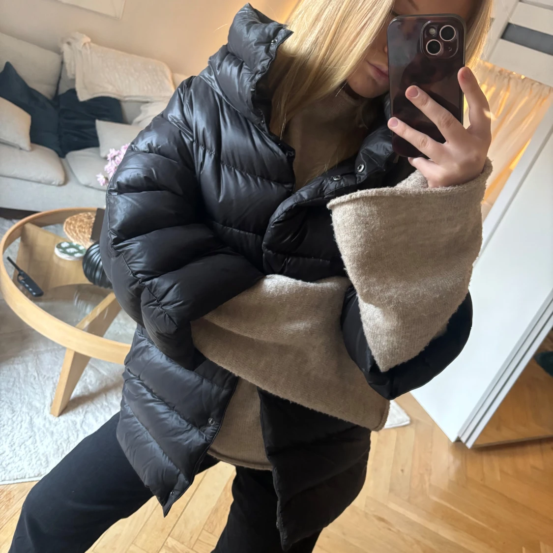 Svart pufferjacka med hög krage - 2