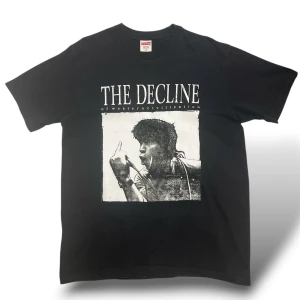 Supreme The Decline svart t-shirt M - T-shirt från Supreme X The Decline of Western Civilization   - storlek M Medium  ”kan användas som L large” ( eller är det kanske bara mig då jag                                          är en S kille)  - Mycket Bra Skick, 