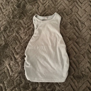 Ljusgrå ribbad topp - Skön fin