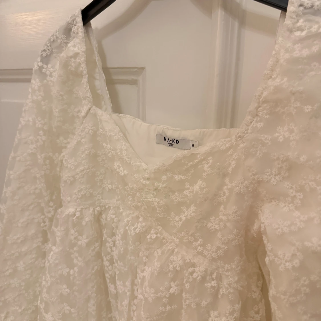 Vit kortklänning från NA-KD - 2