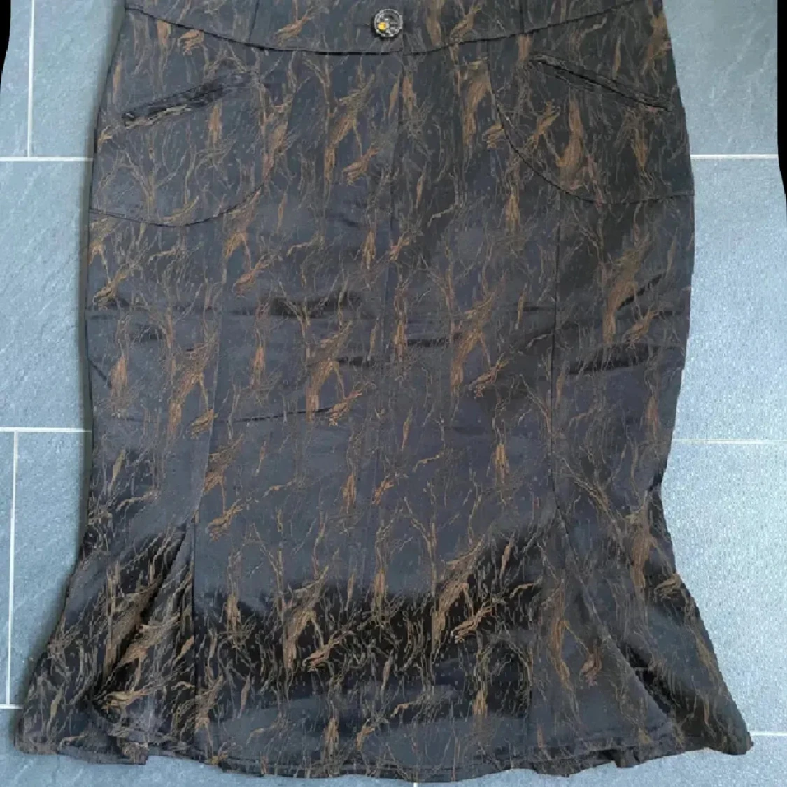 Svart och brun mönstrad kjol Favori