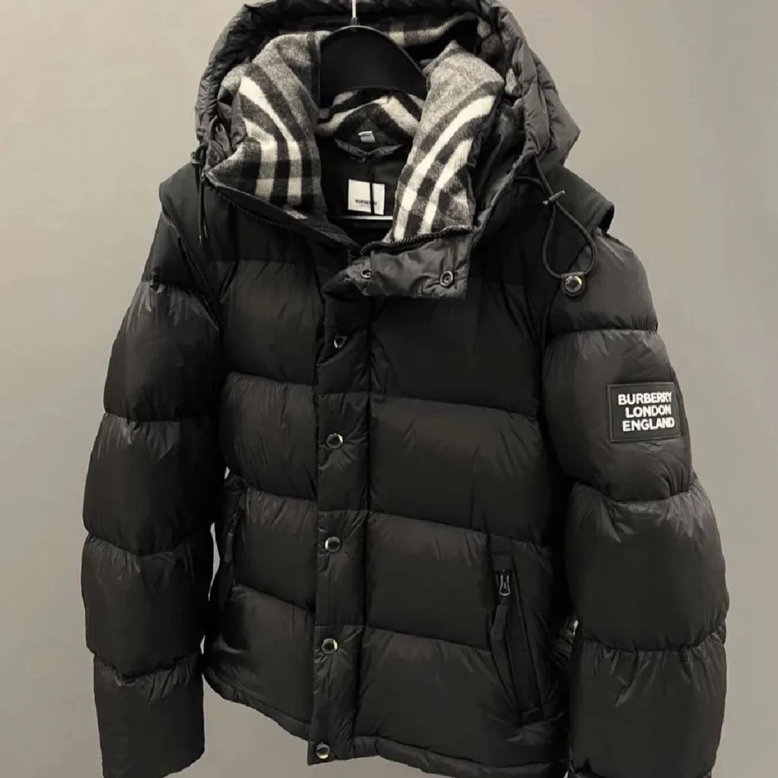 Svart pufferjacka från Burberry