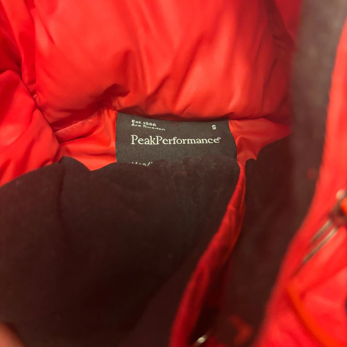 Röd Peak Performance dunjacka S - 1