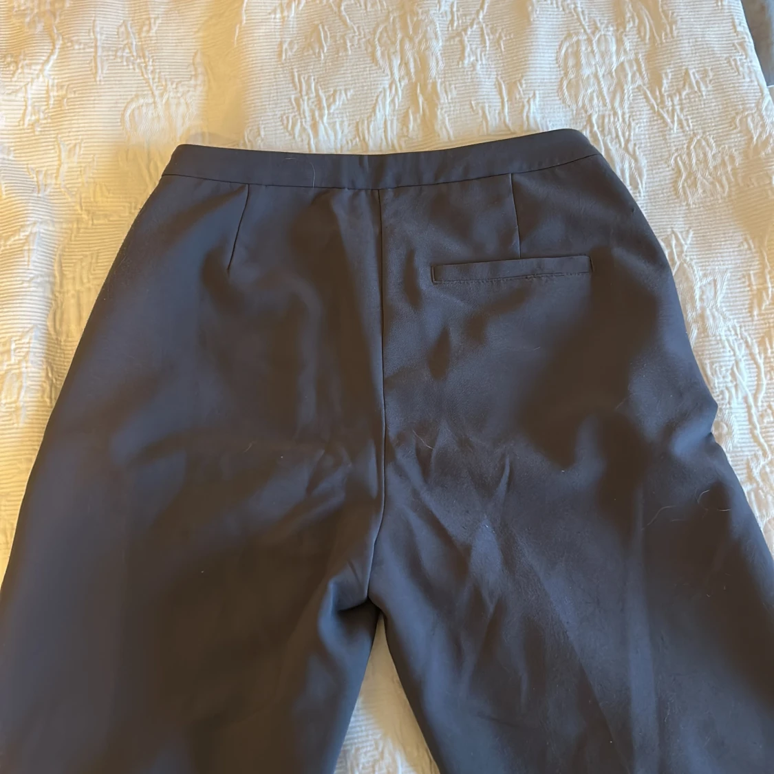 Mörkgrå bootcut kostymbyxor Gina Tricot - 2