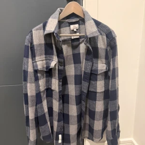 Woolrich - Säljer denna snygga jacka från woolrich, jackan är som ny.