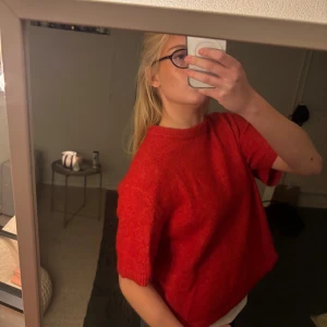 Röd stickad tröja  - Röd stickad tröja från Gina tricot! 🥰